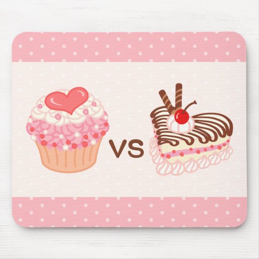 Kleiner Kuchen GEGEN Käsekuchen Mousepad (Vorne)