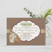 Kleiner Kürbis auf dem Weg! Rustikale Babydusche Einladung (Stehend Vorderseite)