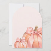 Kleiner Kürbis auf die Pink Bow Baby Dusche Einladung (Rückseite)