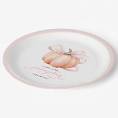 Kleiner Kürbis auf die Pink Bow Baby Dusche Pappteller (Schrägansicht)