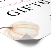 Kleiner Kürbis, der eine Karte und Geschenke dreht Poster (Ecke)