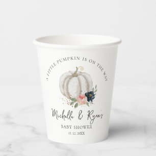 Kleiner Kürbis ist auf dem Weg zur Babydusche Pappbecher