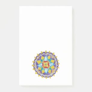 Kleiner Mandala, der Post-Itanmerkungen zeichnend Post-it Klebezettel