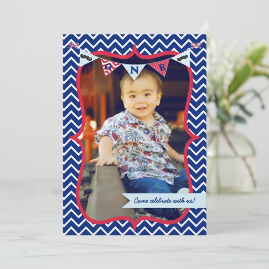 Kleiner Mann-Schnurrbart-Schlag-erste Einladung (Stehend Vorderseite)