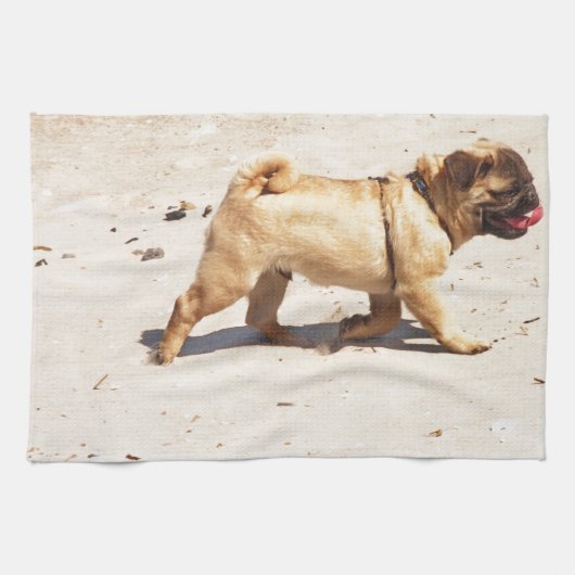 Kleiner Mops im Sommer Handtuch (Horizontal)