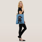 Kleiner Ninja-Krieger auf Blau Tasche (Am Model)