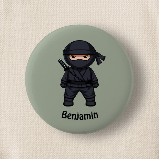 Kleiner Ninja-Krieger auf Salbeigrün Button