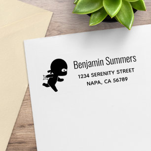 Kleiner Ninja läuft zurück zur Adresse Gummistempel