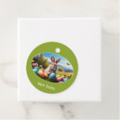 Kleiner Osterhase in Landschaft, oval -  Geschenkanhänger (Beispiel)