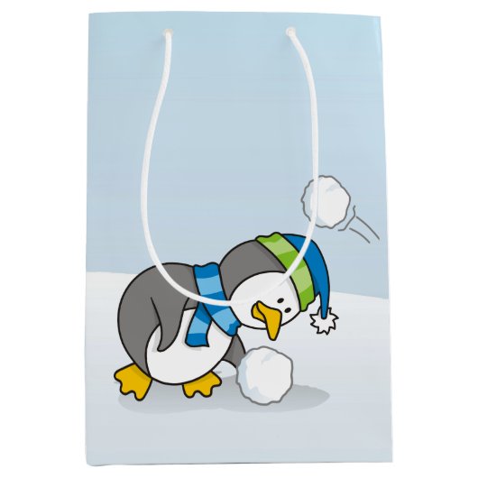 Kleiner Pinguin bekommt eine Schneeball Mittlere Geschenktüte (Vorderseite)