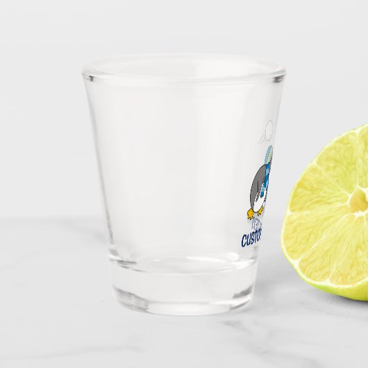 Kleiner Pinguin bekommt eine Schneeball Schnapsglas (Links)