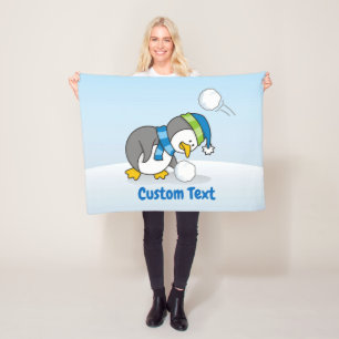Kleiner Pinguin bekommt eine Schneeballdecke Fleecedecke
