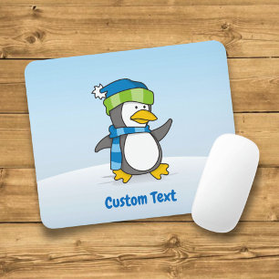 Kleiner Pinguin, der auf der Schneemaus läuft Mousepad