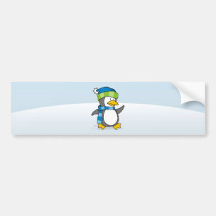 Kleiner Pinguin, der auf Schnee geht Autoaufkleber