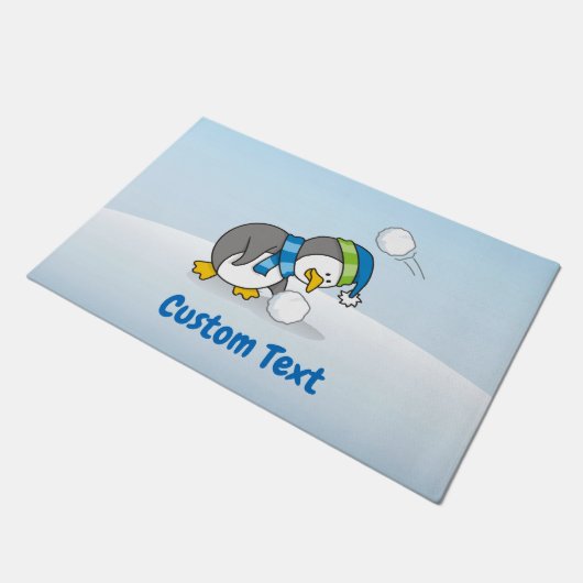 Kleiner Pinguin Erlangung einer Schneeballmatte Fußmatte (Schrägansicht)
