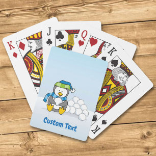 Kleiner Pinguin mit Schneebällen beim Kartenspiele Spielkarten