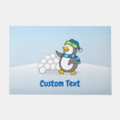 Kleiner Pinguin mit Schneebällen, der Türmchen win Fußmatte (Vorderseite)