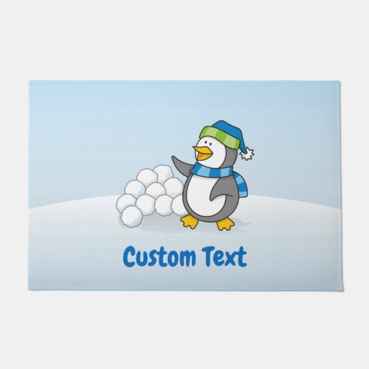 Kleiner Pinguin mit Schneebällen, der Türmchen win Fußmatte (Vorderseite)