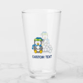 Kleiner Pinguin mit Schneebällen Glas (Rückseite)