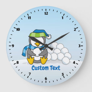 Kleiner Pinguin mit Schneebällen Große Wanduhr