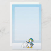 Kleiner Pinguin mit schneebedeckten Kugeln Briefpapier (Vorne/Hinten)