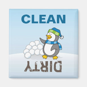 Kleiner Pinguin mit schneebedeckten Kugeln Magnet