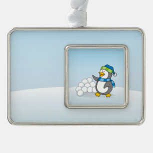Kleiner Pinguin mit schneebedeckten Kugeln Rahmen-Ornament Silber