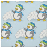 Kleiner Pinguin mit schneebedeckten Kugeln Stoff (Muster)