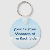 Kleiner Pinguin sitzend mit Snowballs Schlüsselanh Schlüsselanhänger (Rückseite)