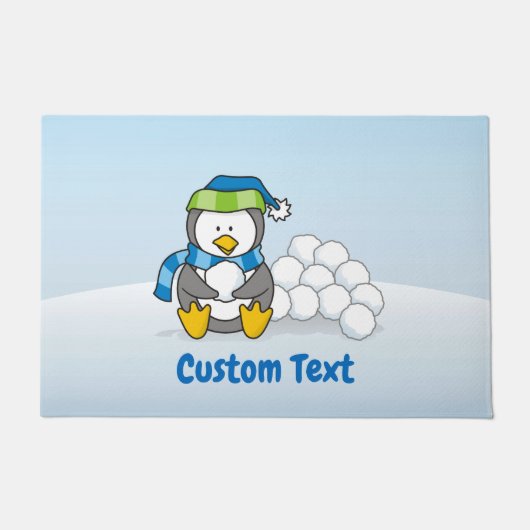 Kleiner Pinguin sitzend mit Snowballs Türmchen Fußmatte (Vorderseite)