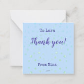 Kleiner Polar Bär, der seinen Kopf auf den Schnee Mitteilungskarte (Rückseite)