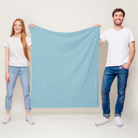 Kleiner Polka ist hellblau. Fleecedecke (Beispiel)