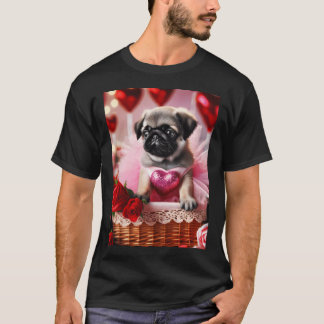 Kleiner Pug Valentinstagtraum in einem rosafarbene T-Shirt