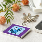 Kleiner Raccoon in blauem Schlüsselanhänger (Seite)