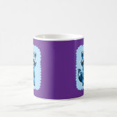 Kleiner Raccoon in blauer Tasse (Mittel)