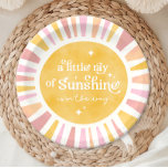 Kleiner Ray von Sonnenschein Baby-Duschpapier-Tell Pappteller<br><div class="desc">Brillen Sie Ihren Babyduschtisch mit unseren Sunshine Baby Shower Paper Tellern! Diese charmanten Teller zeichnen sich durch ein elegantes Design aus, das mit einer Aquarellsonne, Retro-Typografie und Sternakzenten vor einem Vintagen Hintergrund geschmückt ist. Mit ihrem hellen und gürtelfarbenen Farbschema aus Rosa, Pfirsich und Gelb, sind sie der perfekte Set, um...</div>