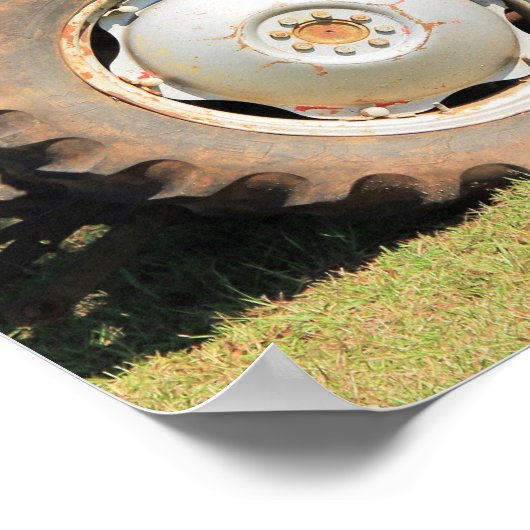 Kleiner roter Traktor mit grauen Rädern Poster (Ecke)