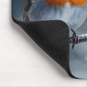 Kleiner Rotwein, der im Winter auf einem Ast sitzt Mousepad (Ecke)