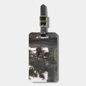 Kleiner See und moobedeckte Bäume Gepäckanhänger (Vorderseite vertikal)