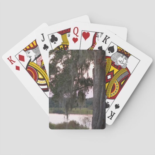 Kleiner See und moobedeckte Bäume Spielkarten (Rückseite)