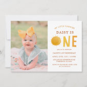 Kleiner Sonnenschein ist ein 1. Geburtstag Foto Einladung (Vorderseite)