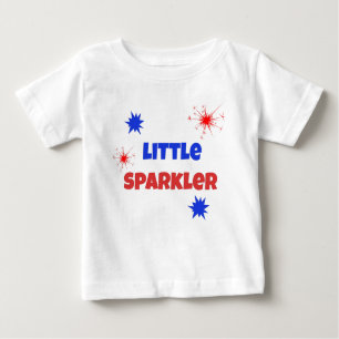 Kleiner Sparkler 4. Juli Feuerwerk Baby T-shirt