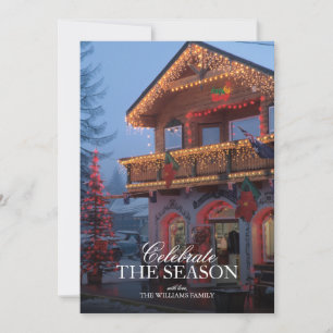 Kleiner Stadthof dekoriert in Weihnachtsbeleuchtun Einladung