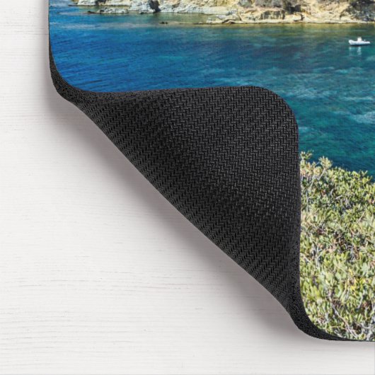 kleiner Strand auf Sardinien mit türkisblauem Wass Mousepad (Ecke)