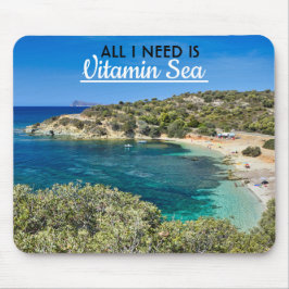 kleiner Strand auf Sardinien mit türkisblauem Wass Mousepad