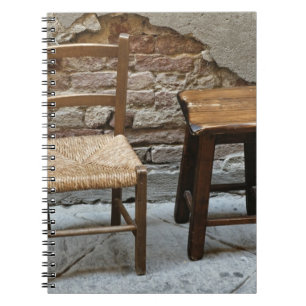 Kleiner Stuhl und Hocker, Pienza, Italien Notizblock