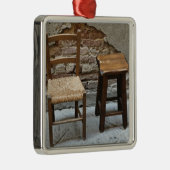 Kleiner Stuhl und Stuhl, Pienza, Italien Silbernes Ornament (Rechts)