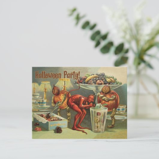 Kleiner Teufel am Tisch, ein Halloween-Party Postkarte (Stehend Vorderseite)