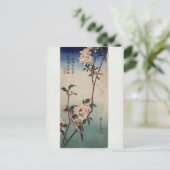 Kleiner Vogel auf einem Zweig Kaidozakura von Hiro Postkarte (Stehend Vorderseite)