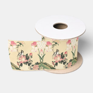 KLEINER VOGEL MIT ROSA ROSEN UND LOTUSBLÜTEN SATINBAND